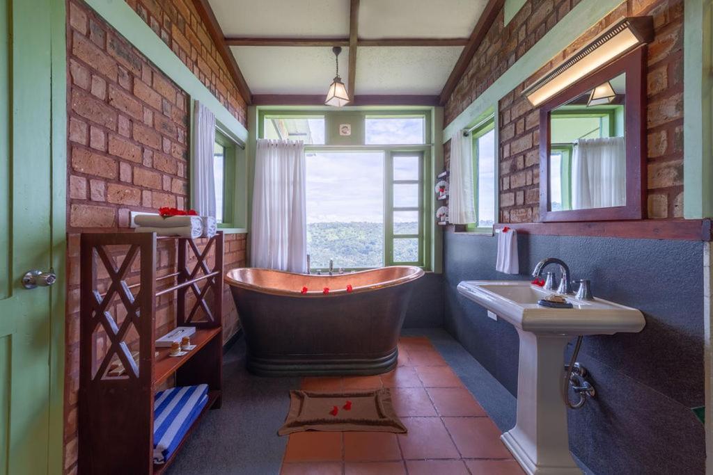 Spicetree Munnar Hotel Chinnakanal Екстериор снимка